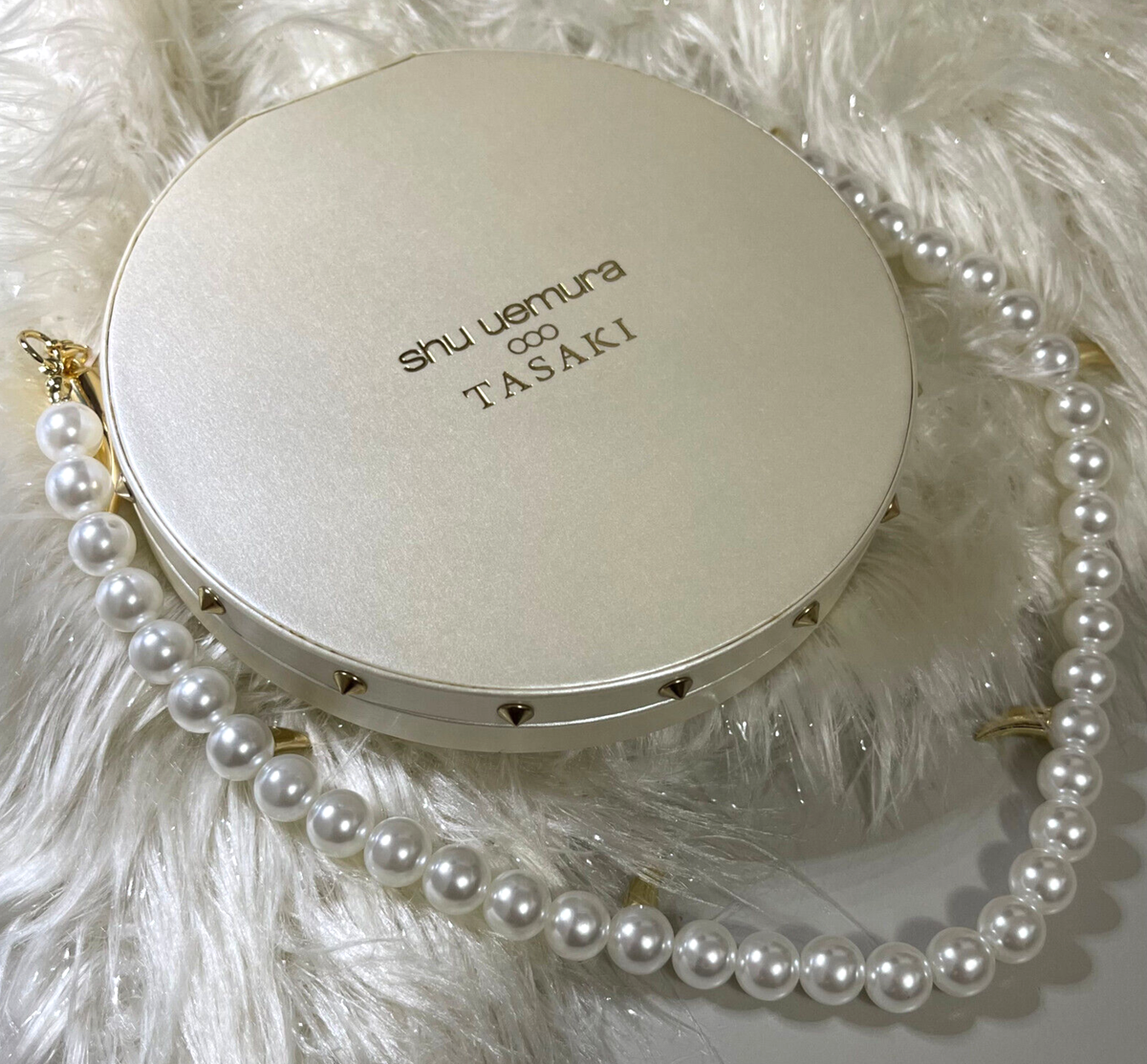 Shu Uemura x Tasaki Pearl Rebel Clutch Eyeshadow Palette-9 Color