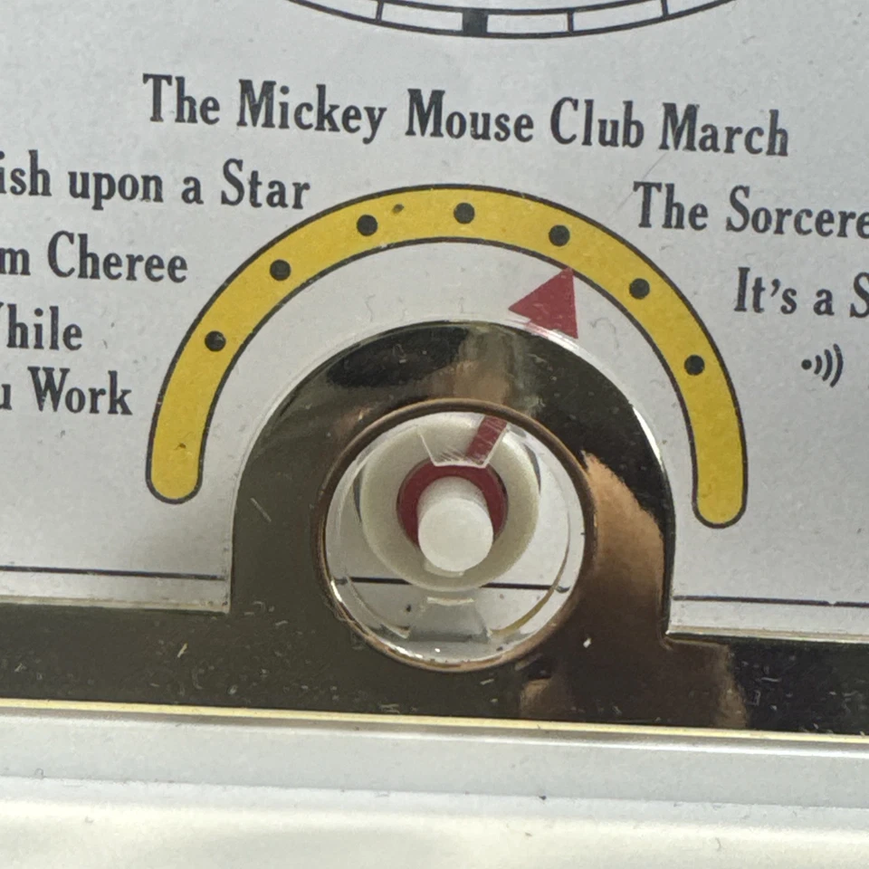 Despertador musical Disney Minnie Mouse Manto Seiko branco vintage década de 1990 Leia - Imagem 4 de 4