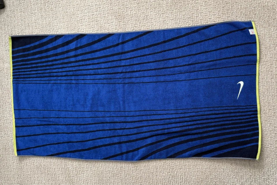 Toalla Jacquard a Rayas Nike - Azul/Amarillo Totalmente Nueva sin Etiquetas. Golf/playa 48”x12” Foto 3 de 3