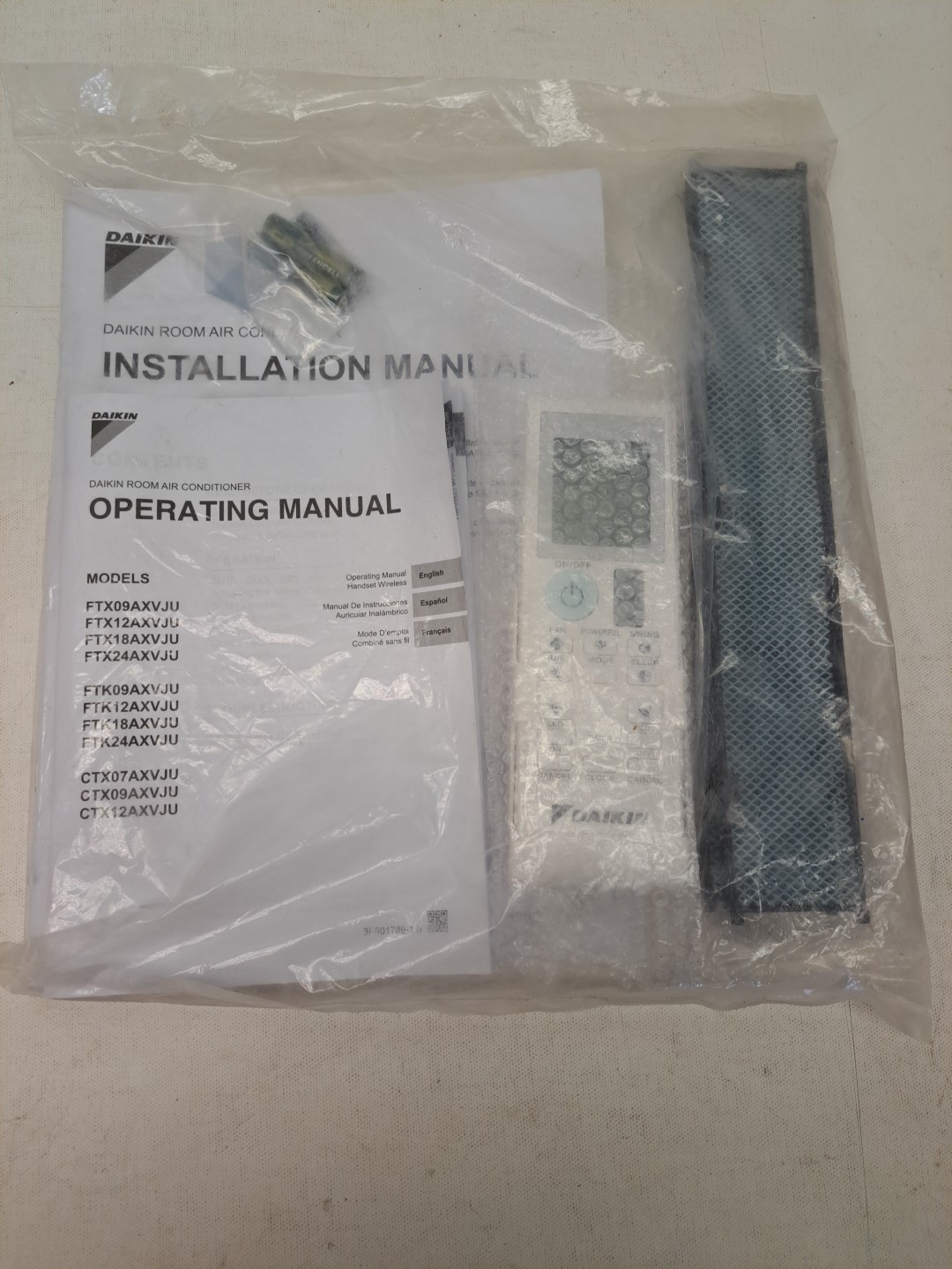 Daikin OEM White Remote Control with wall holder and air filter 2531835 ...