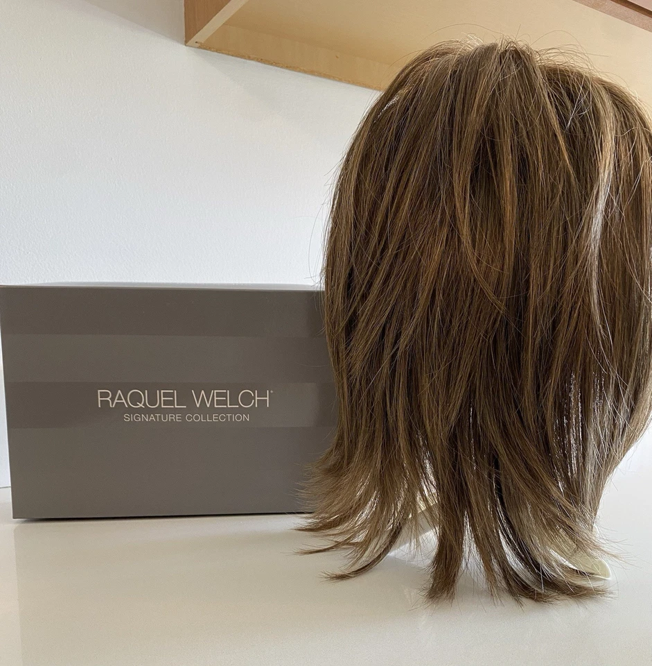 Peluca Raquel Welch promedio con flequillo pelo madocrílico marrón Foto 2 de 4