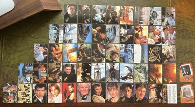 Komplettsatz (1-90) James Bond Goldeneye Sammelkarten + 2 Q Branch Shiny s