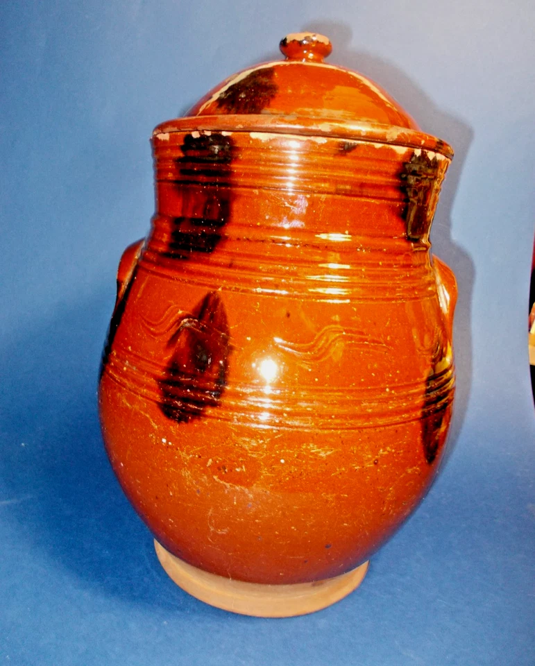 Antiguo Redware Vajilla con Tapa Manganeso Mancha Oreja Manijas principios del siglo XIX Foto 4 de 4