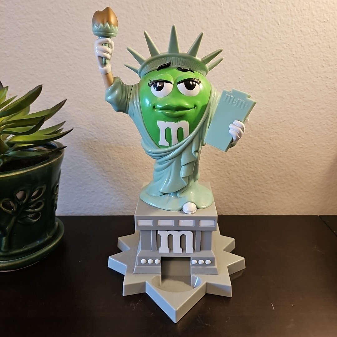 M&M's World Ms. Statue of Liberty Dispenser Lady Green 11
