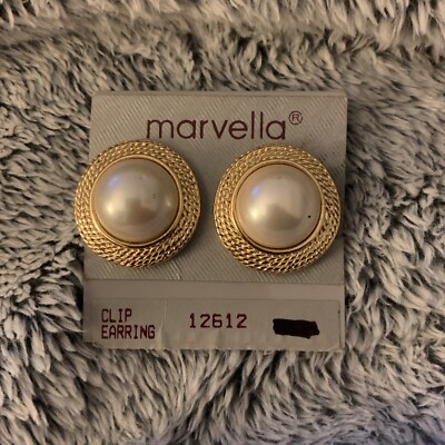 VINTAGE MARVELLA GOLD TONE FAUX CABOCHON PEARL CLIP ON EARRINGS LARGE