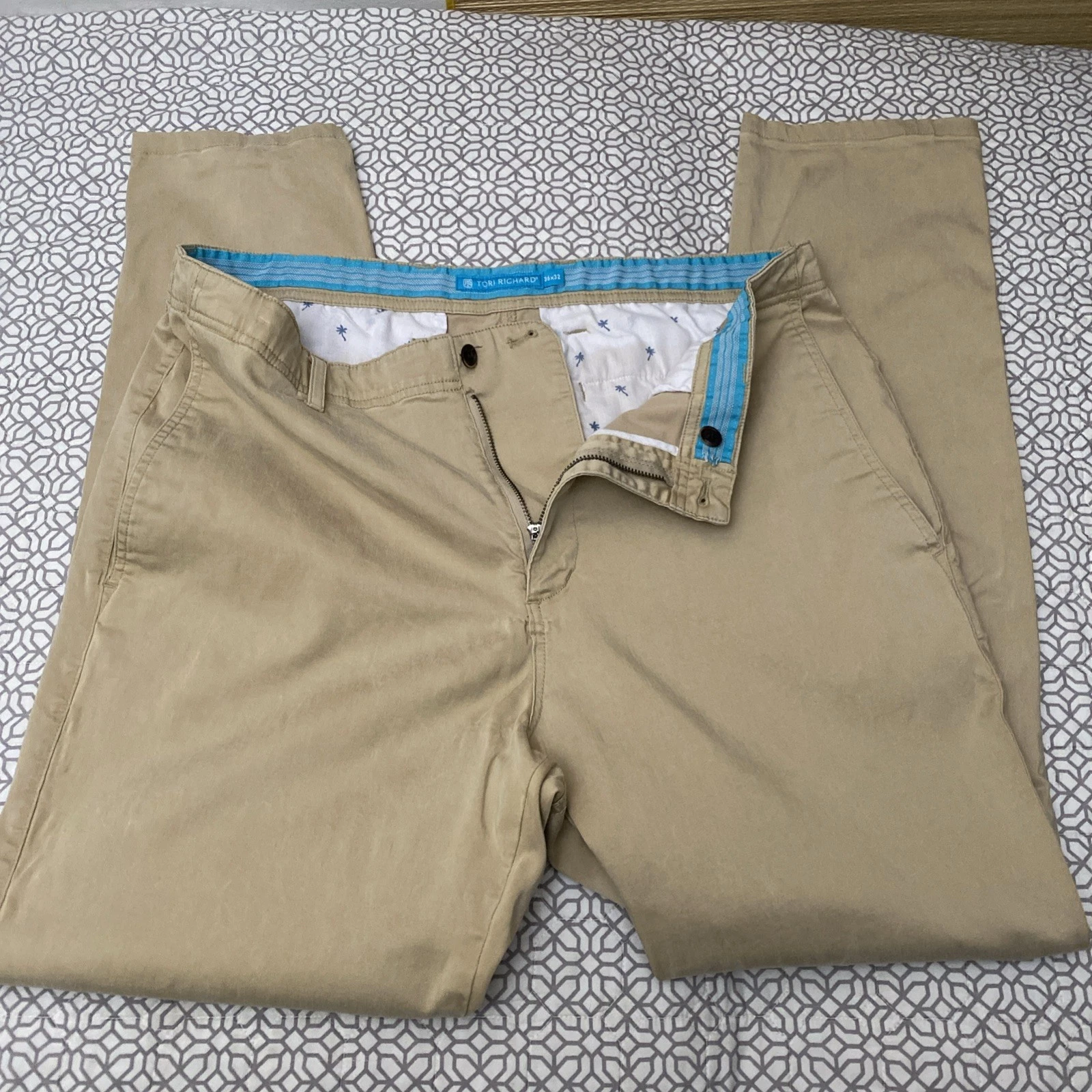 Tori Richard Men 36x30 Golf Performance Stretch Quick Dry UPF Lightweight Pants
Opens in a new windo