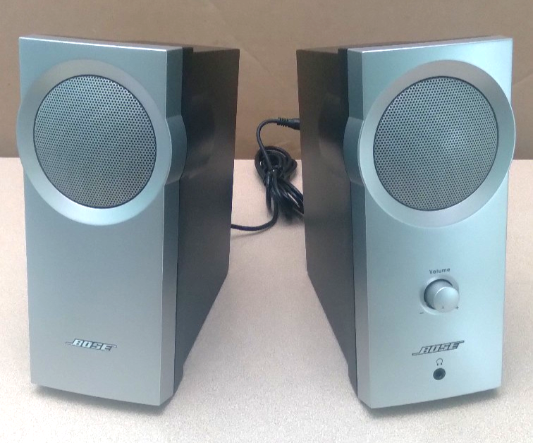 NEW BOSE COMPANION 2 MULTIMEDIA WIRED SPEAKER SYSTEM PC & AUDIO