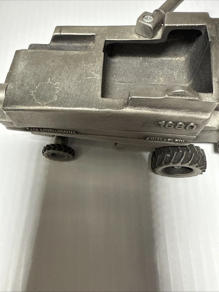 Pewter Case International Combine MODEL 1680 AXIAL-FLOW 1/43 Scale READ - Image 3 of 4