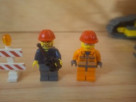 LEGO City #7632 Crawler Crane Complete with Instructions & Minifigures