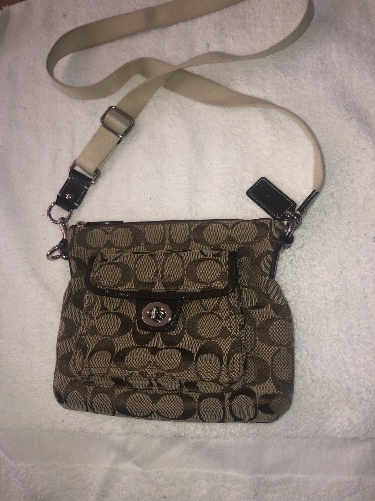 COACH Signature  Crossbody Purse Shoulder Strap Bag In Very Nice Used Condition