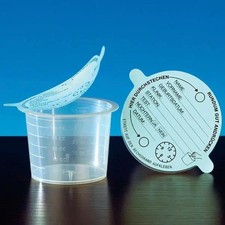 Urinbecher mit Klebedeckel Graduiert Keimreduziert Recycelbar Unzerbrechlich