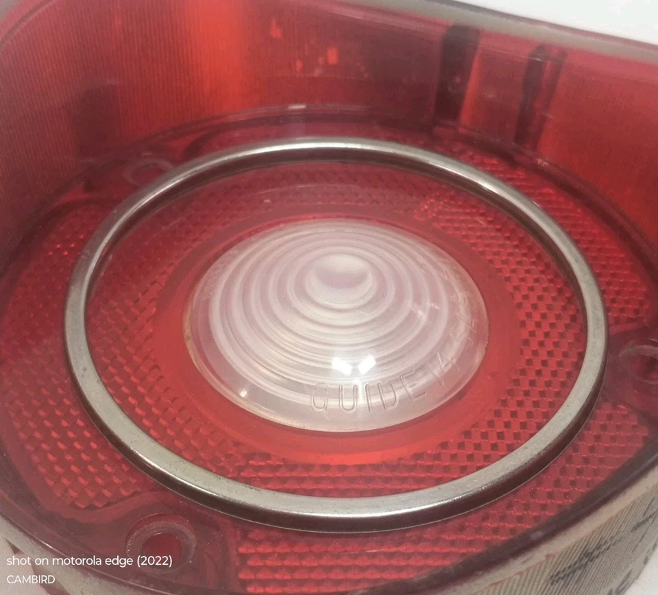 71-72 CHEVELLE SS OEM LH DRIVER o RH PASAJERO LADO LUZ TRASERA CENTRAL 5963436-4 Foto 3 de 4