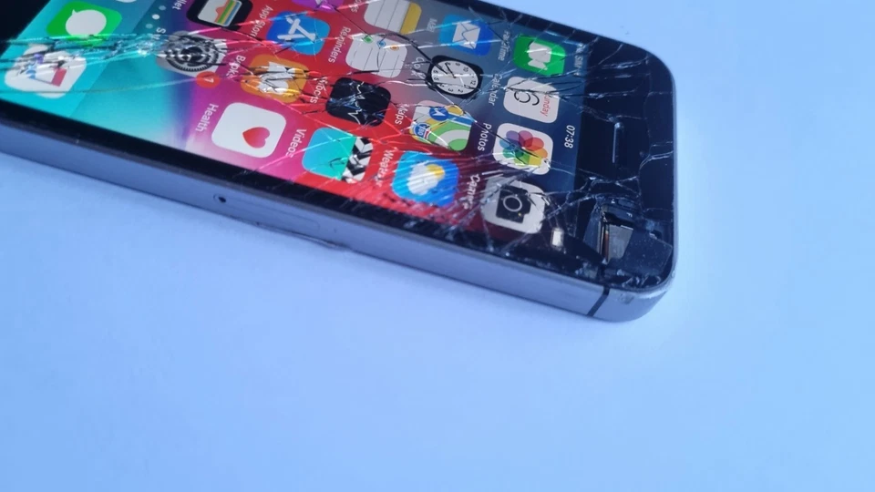 Apple iPhone SE - 32GB gebraucht - Bild 2 von 3