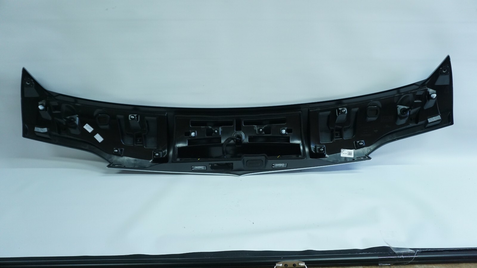 2016-2019 MASERATI LEVANTE REAR TRUNK LID TAILGATE FINISH SPOILER PANEL OEM