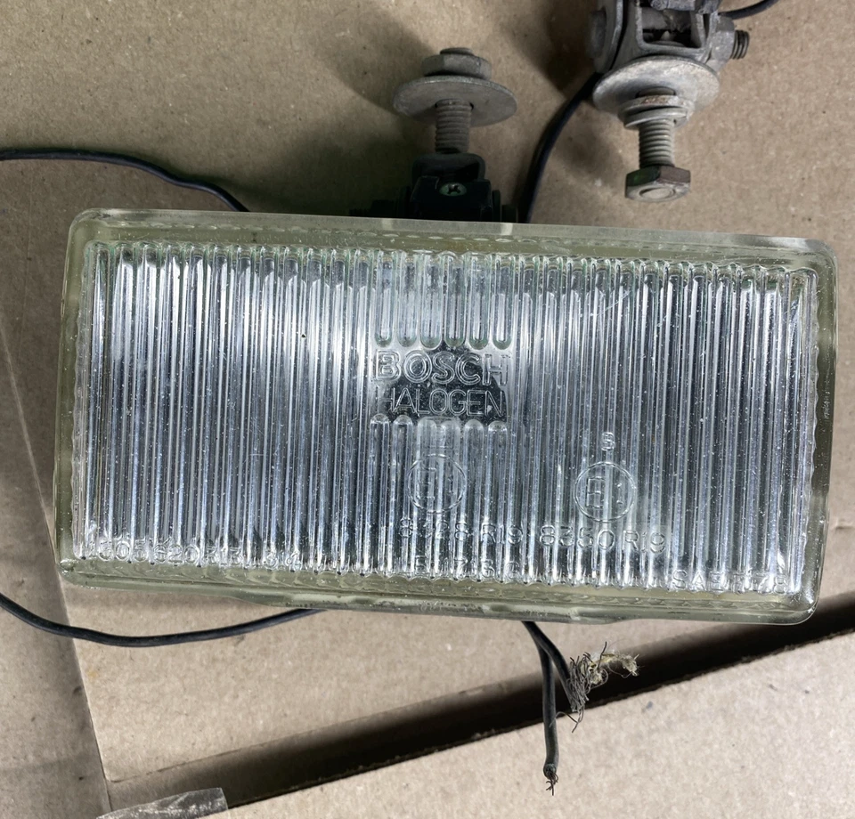 Conjunto de farol de neblina esquerda ou direita. Classic Saab 900  - Imagem 2 de 4