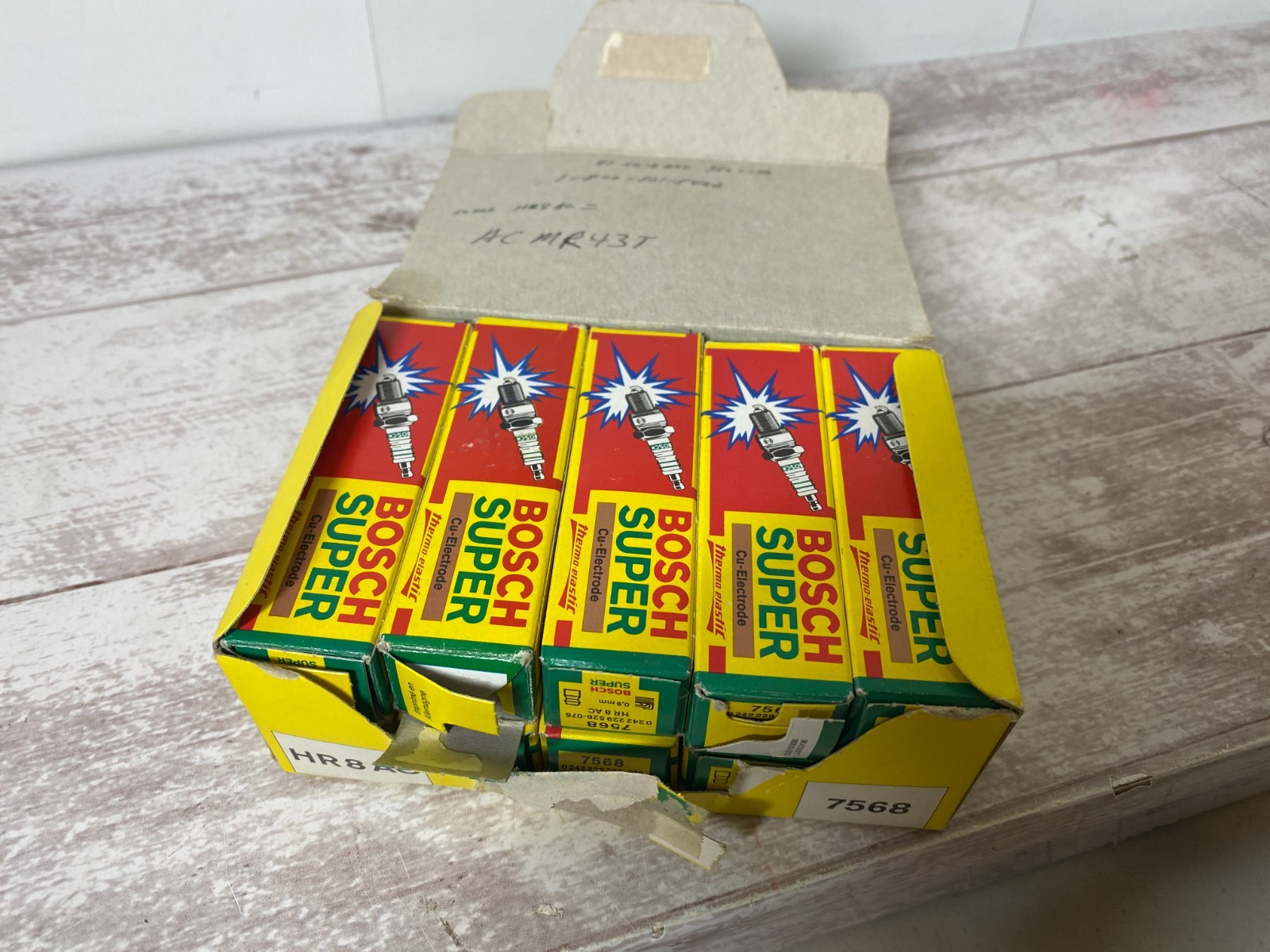 10 Bosch Super 7568 Spark Plugs HR8AC Cu-Electrode New Old Stock Vintage NIB