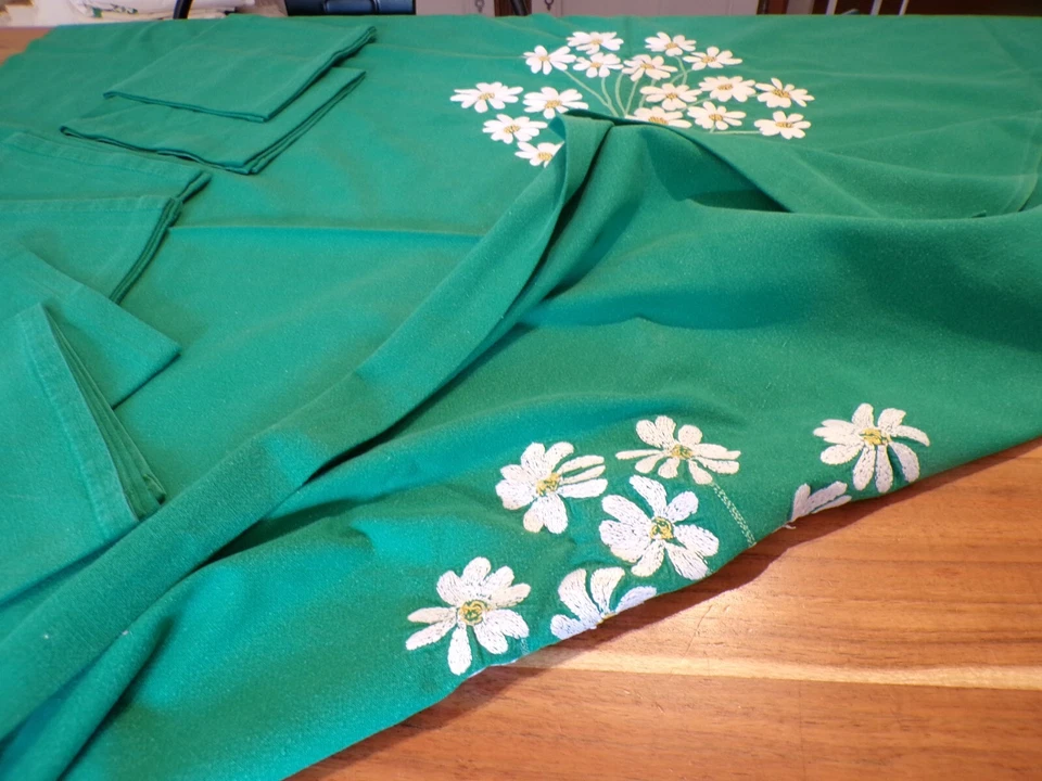 Vintage Nappe en coton vert brodée de marguerites + 6 Serviettes  ( réf 6 ) - Photo 3/4
