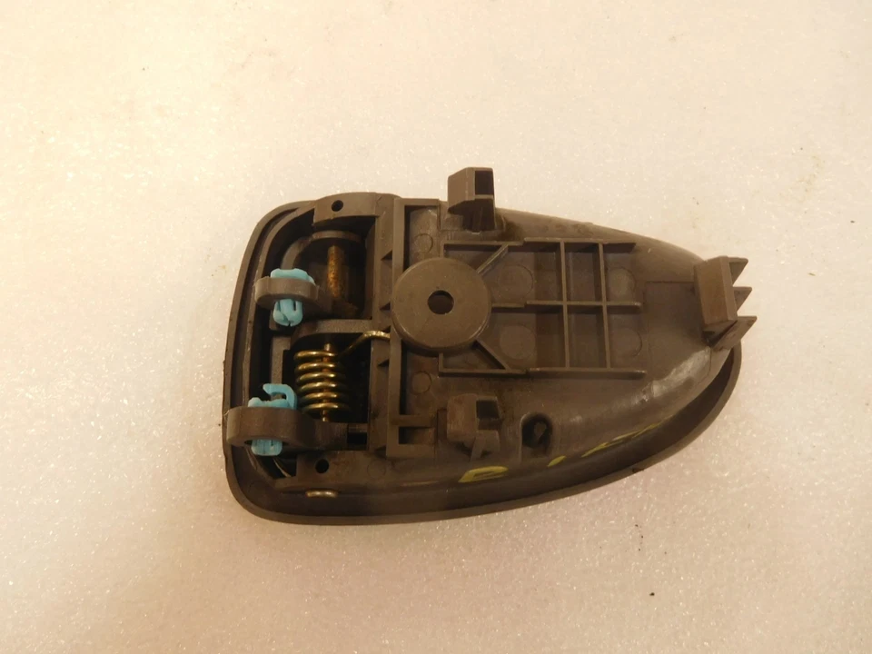 Manija interior derecha de la puerta delantera Hyundai Accent 2002 Foto 2 de 2