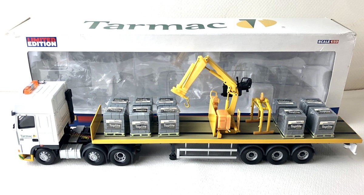DAF XF SPACE CAB SIDED CRANE W PALLETISED LOAD TARMAC 1:50 CORGI
