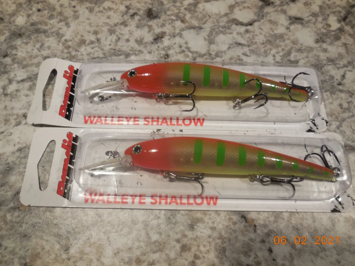 2 Bandit Lures Walleye Shallow Diver - 5/8 oz. 4 3/4 inch- COLOR PEACOCK
