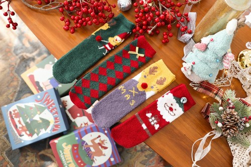 Women 4 Pairs Super Soft Winter Christmas Cozy Fuzzy Solid Slipper Socks 6-11 US - Picture 10 of 38