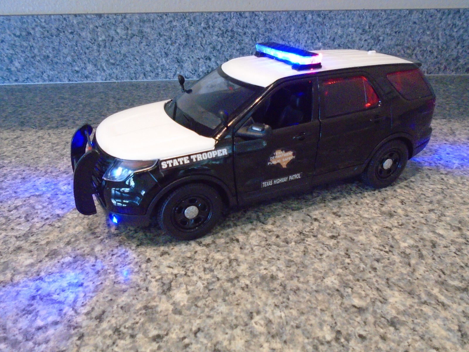 Texas DPS State Trooper / Police Ford Explorer w/ All Flashing Lights
