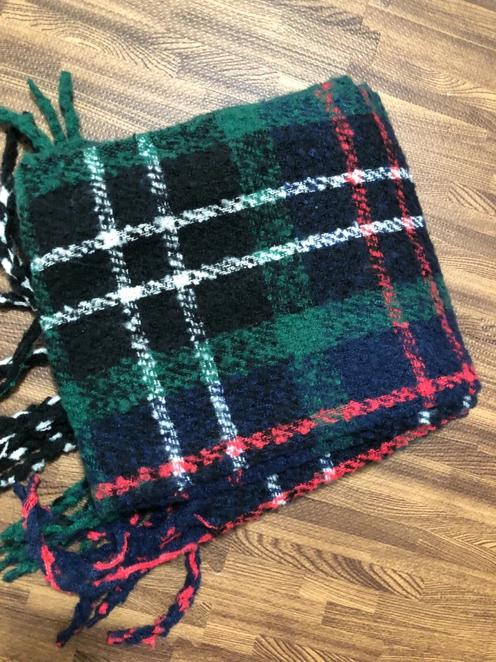 Bufanda Old Navy para hombre negra-azul-verde borde de flecos a cuadros talla 90”x10” Foto 2 de 4