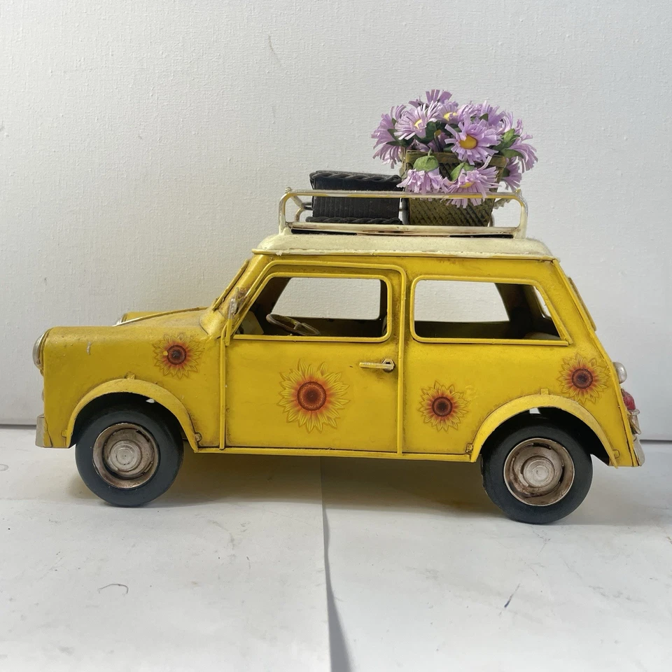 Mini carro amarelo modelo lata floral hippie carro colecionadores modelo mala e flores - Imagem 3 de 4