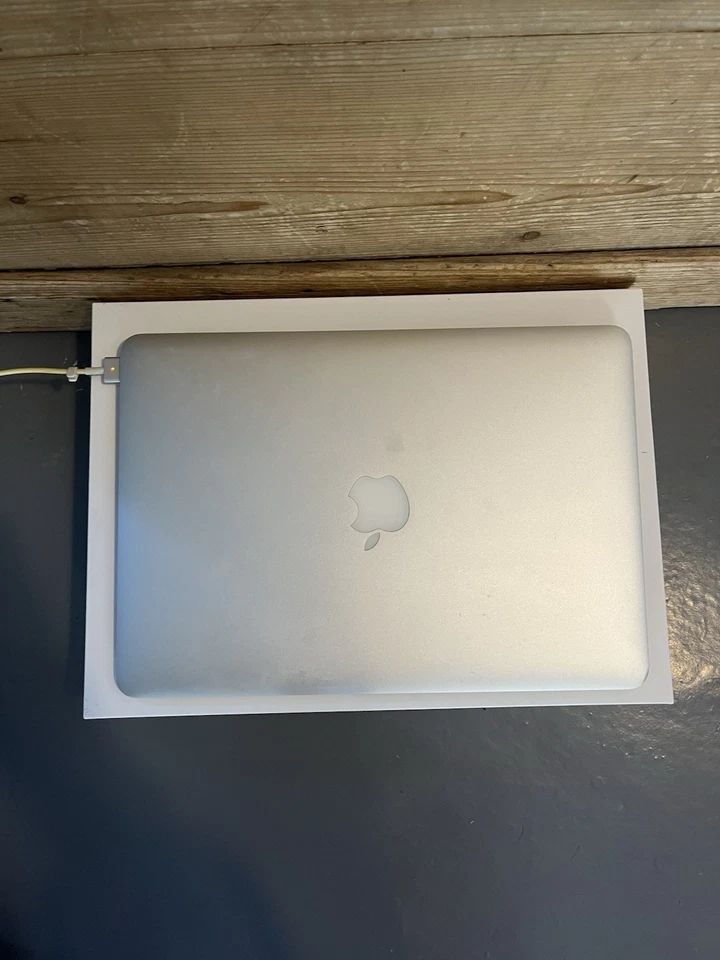 Apple MacBook Air 13" 2017 · i7 · 8GB · 256GB, photo 2 of 3