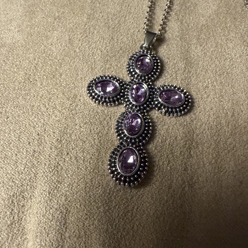 Love This Retro Pink Resin Cross Pendant Necklace - Picture 5 of 7