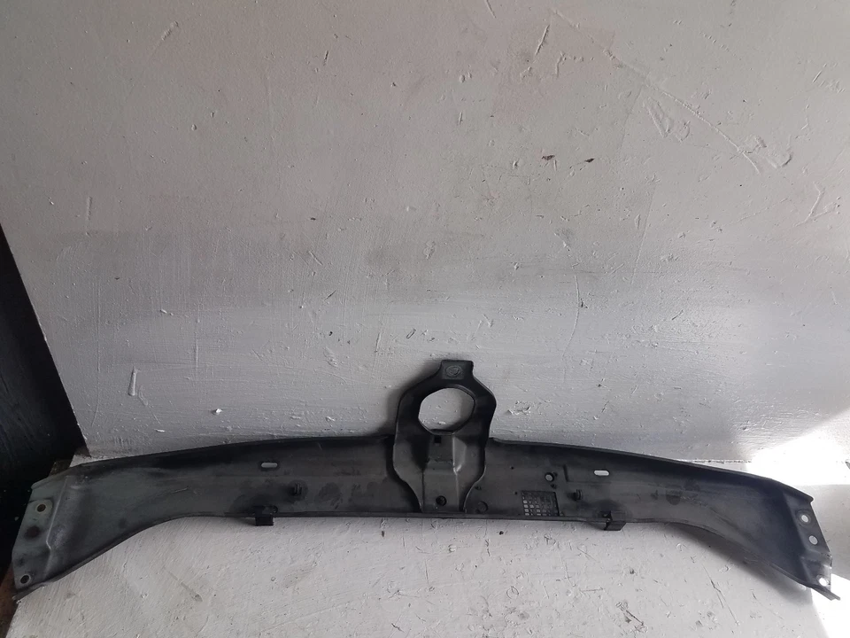 1996-1999 Mercedes Benz E320 3.2L Upper Front Radiator Core Support Bracket(M300 - Image 2 of 2