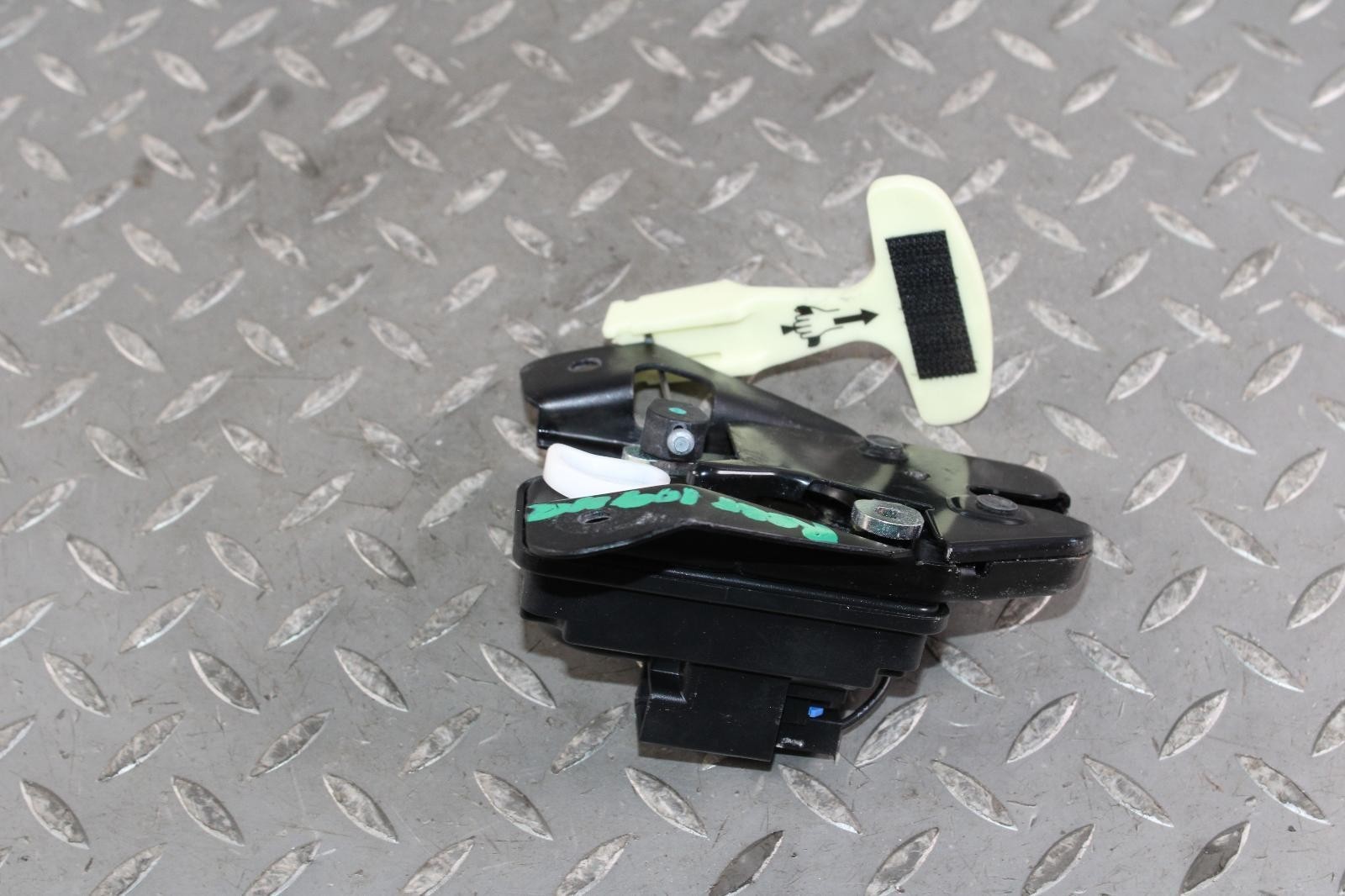 Maserati Ghibli 2014-2017 Rear Trunk latch