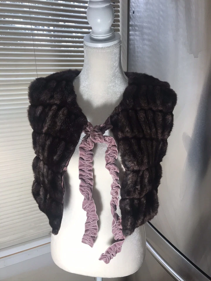 Жилет из искусственного меха Nordstrom женский для девочек коричневый бордовый розовый галстук - размер маленький - б/у в отличном состоянии - Изображение 3 из 4