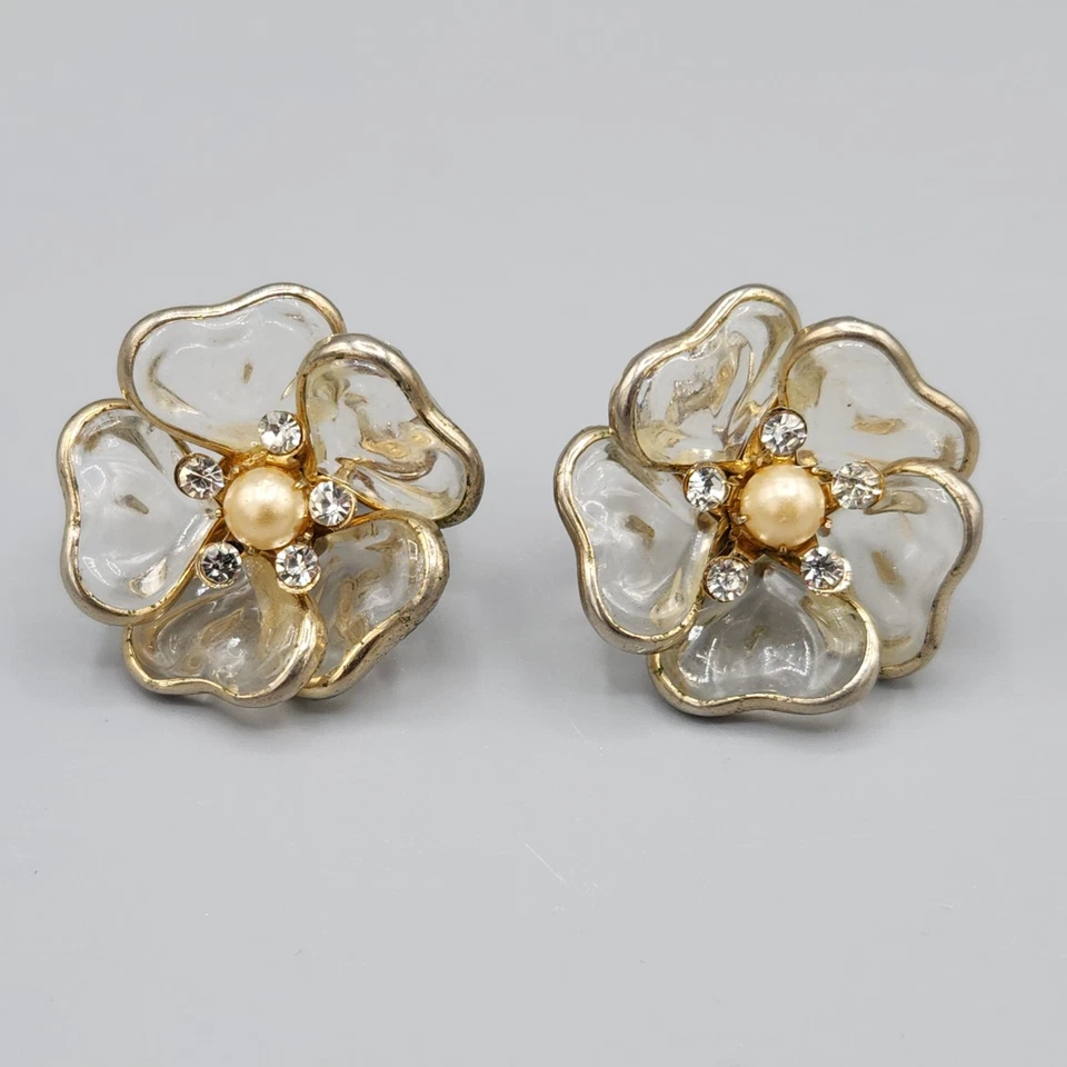 Brincos vintage com clipe de flor esculpida em strass pérola falsa lucite transparente - Imagem 2 de 4