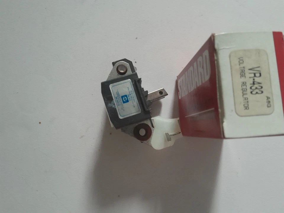 VOLTAGE REGULATOR - Image 2 of 4