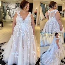 Plus Size A Line Wedding Dresses V-Neck Sleeveless Lace Appliques Bridal Gowns