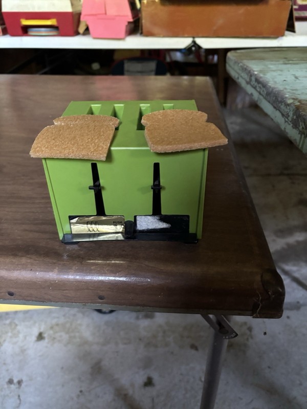 1970 Amazon Toy Toaster (lime green)Styrofoam Toast (2)