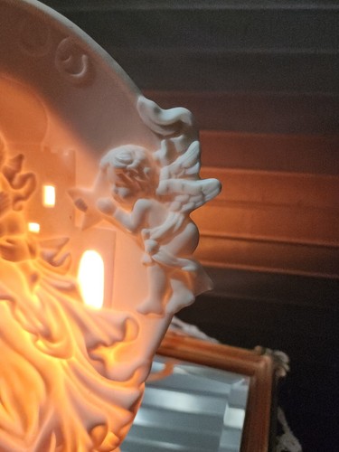 Vintage Porcelain Night Light Lamp 9" with Angel & Cherubs - Picture 4 of 11
