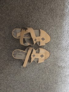 yellow sandals size 9