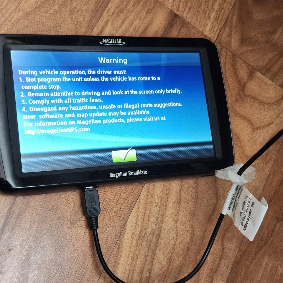 Magellan RoadMate 9020T-LM 7" GPS Navigator Device ONLY. READ before Buying - Image 4 of 4