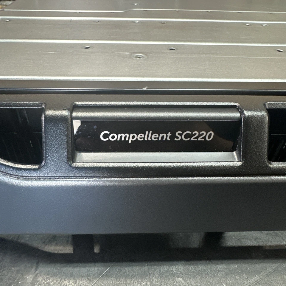 Dell Compellent SC220 Disk Shelf  24 SFF 2.5" Bay. - Image 2 of 4