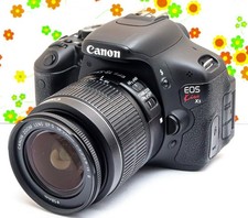 Canon Kiss X5 DSLR Camera Kit with Selfie Mode and Lightning Card Reader