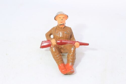 MANOIL SOLDIER SITTING W/ RIFLE, M59, EXCELLENT, HOLLOW BASE, CIRCA 1935