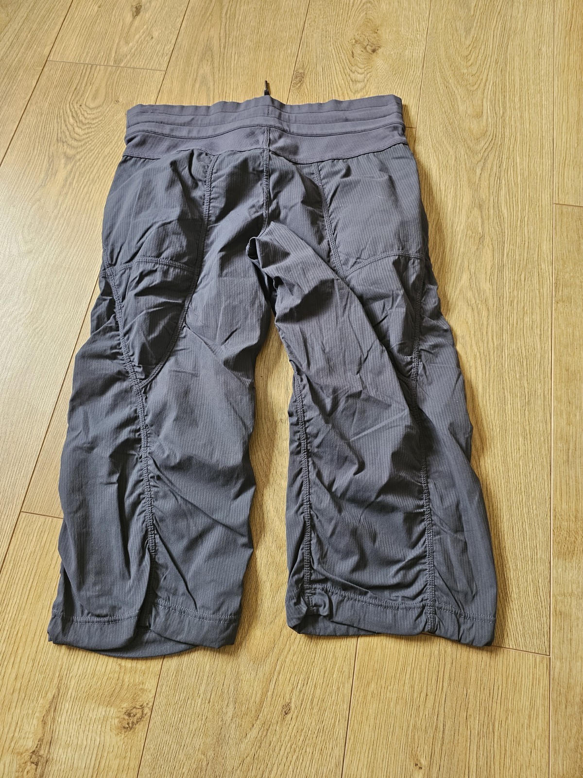 Lululemon Crop Capri Pants Grey Size US 6 UK 10 Drawstring Ruched Leg Casual Gym image 6