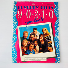 BEVERLY HILLS 90210 YEARBOOK 1990's TV SERIES LUKE PERRY SHANNEN DOHERTY USA