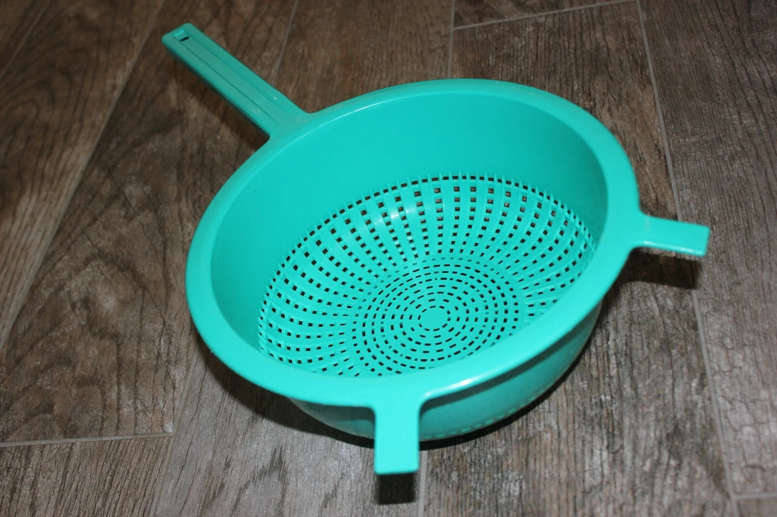ReTrO Regaline USA Turquoise Plastic Strainer Colander Sieve. Late 1960s Vintage