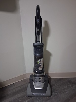 Electrolux Nimble EL8602A Bagless Upright Vacuum