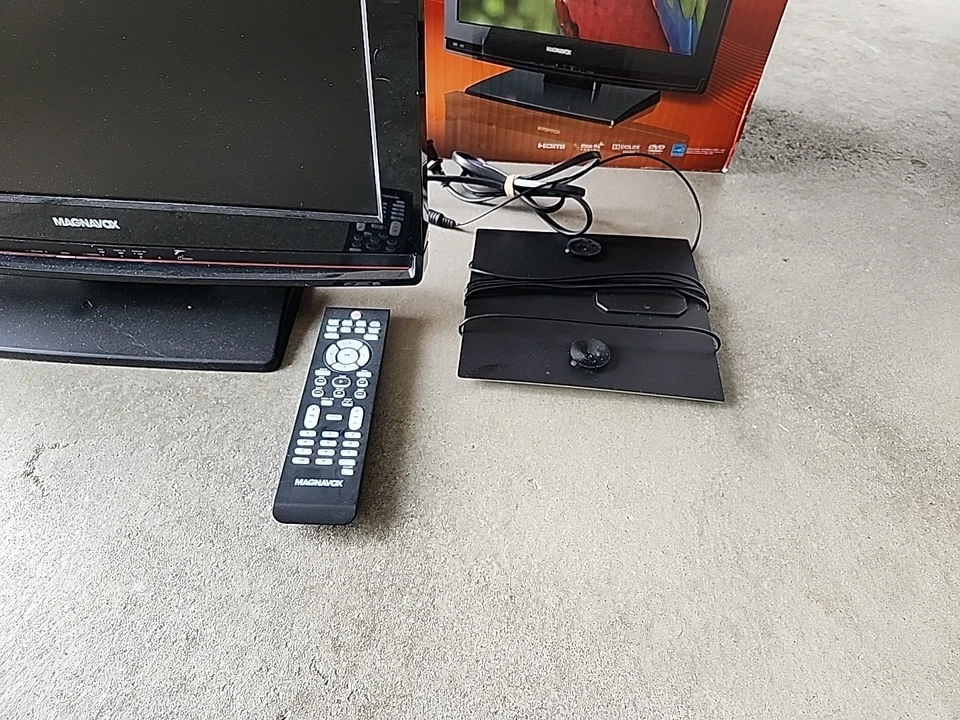 Magnavox LCD HD TV Built-In DVD Player HDMI 19MD350B/F7 720p Tested - Image 4 of 4