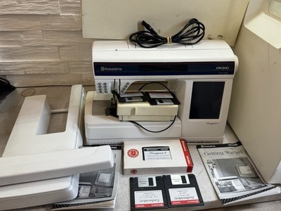 Stickmaschine Nähmaschine Husqvarna Viking Designer 1 ,  umfangreiches Zubehör 