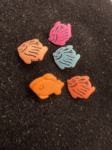 Set of 5 Fun Fish Buttons - 第 1/5 張圖片